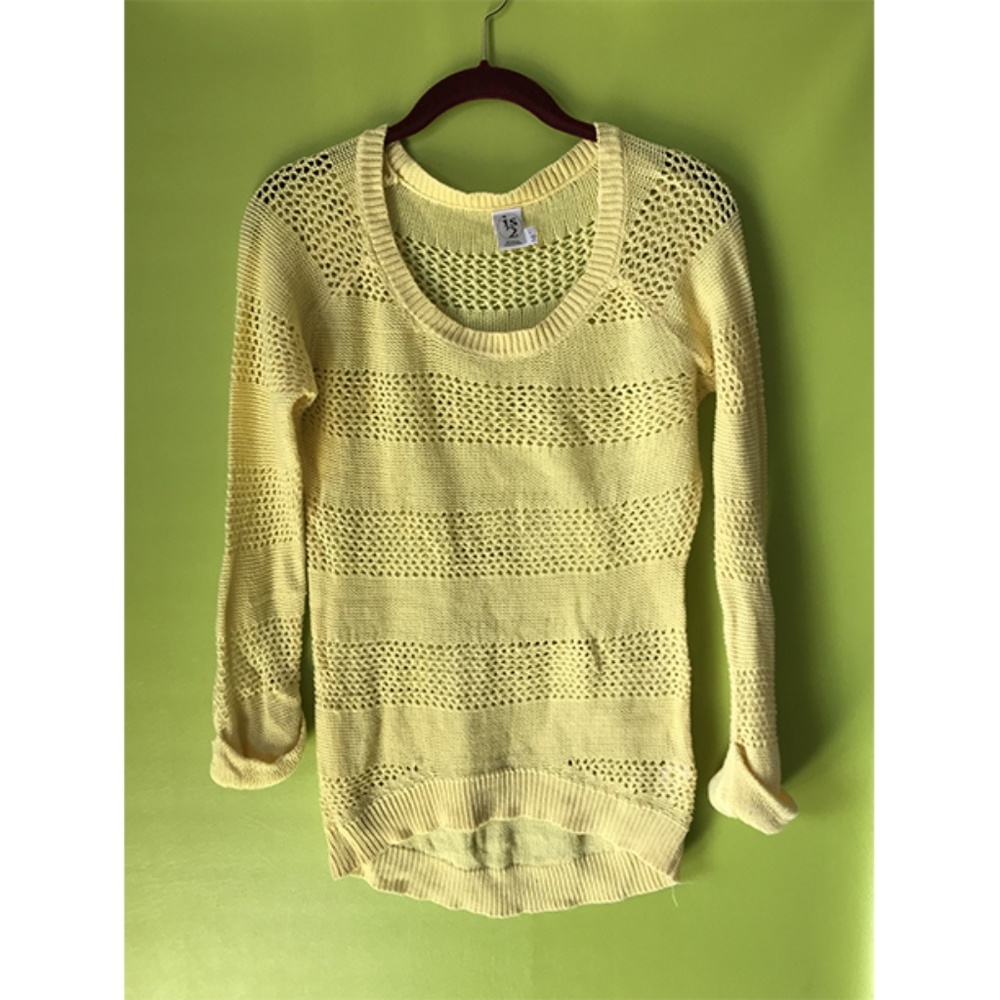 is 2 Loose Eyelet Yellow Chunky Knit Top M